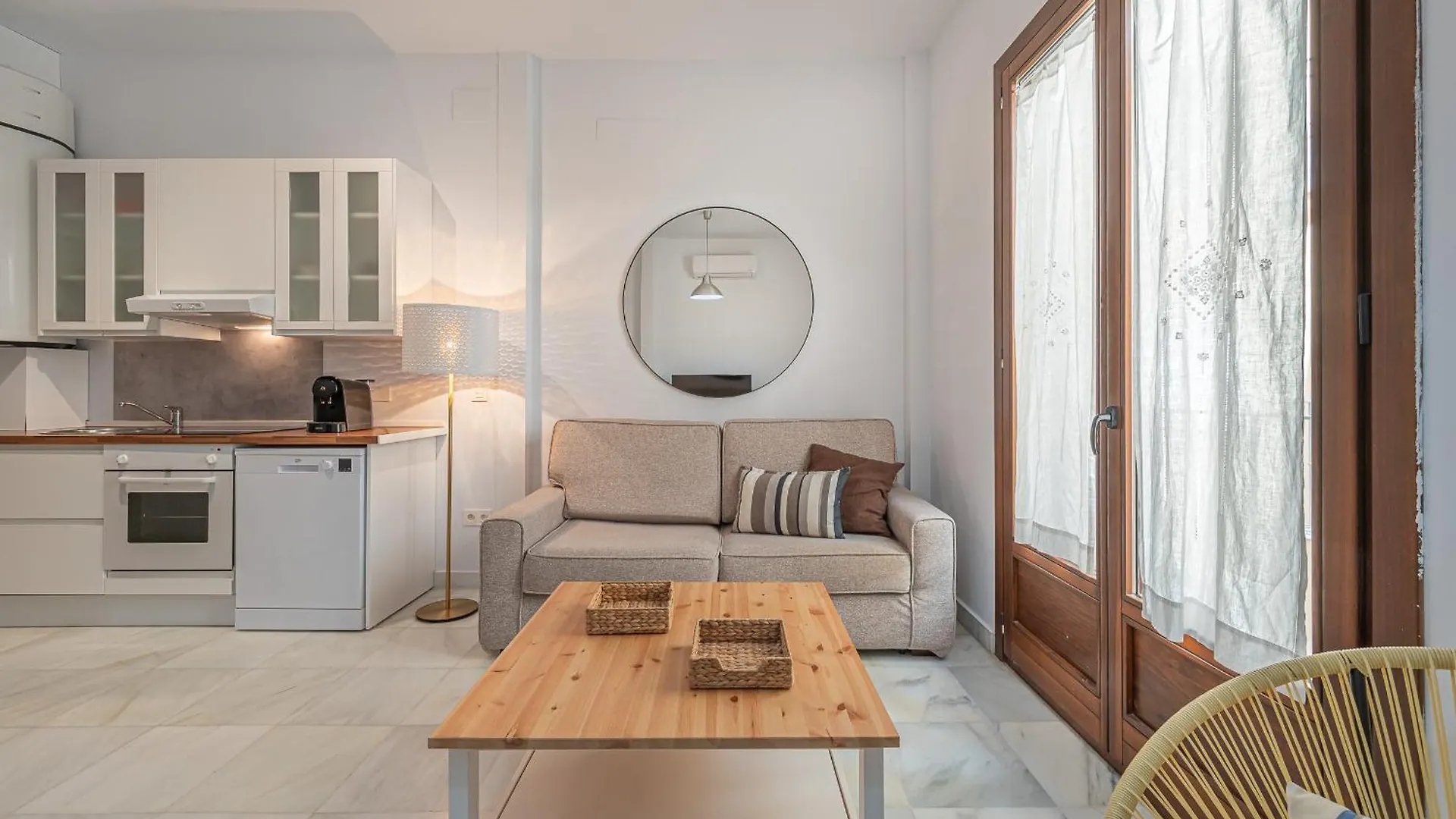 Dona Elvira Carreteria Apartment Malaga